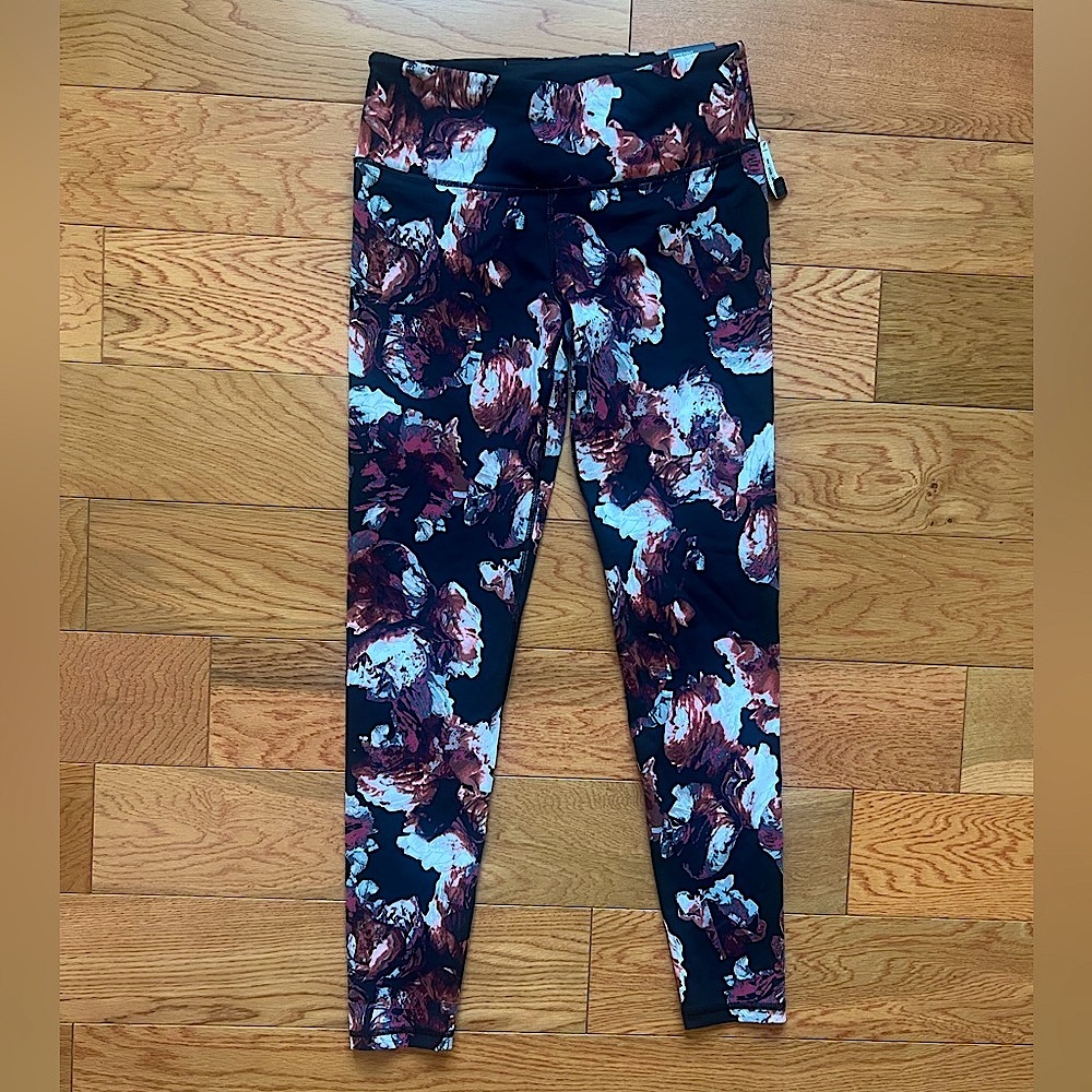 Victoria's Secret knockout high rise floral print leggings size medium